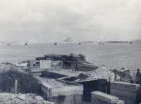 2. Restanten Duitse stellingen Willemsdorp Kort na het einde van de tweede wereldoorlog. thumbnail