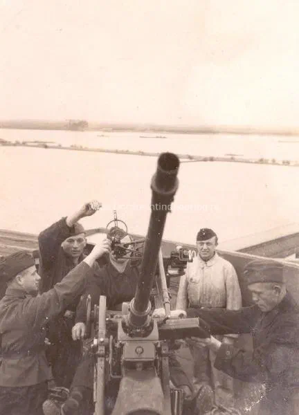 41. Oefening op de verkeersbrug van Moerdijk in 1940/41. image