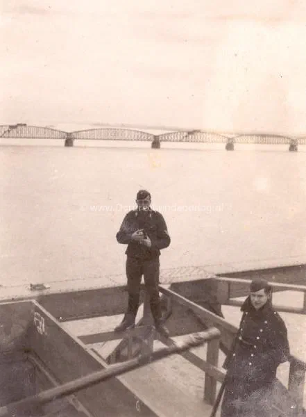 46. Oefening op de verkeersbrug van Moerdijk in 1940/41. image