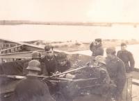48. Oefening op de verkeersbrug van Moerdijk in 1940/41. thumbnail