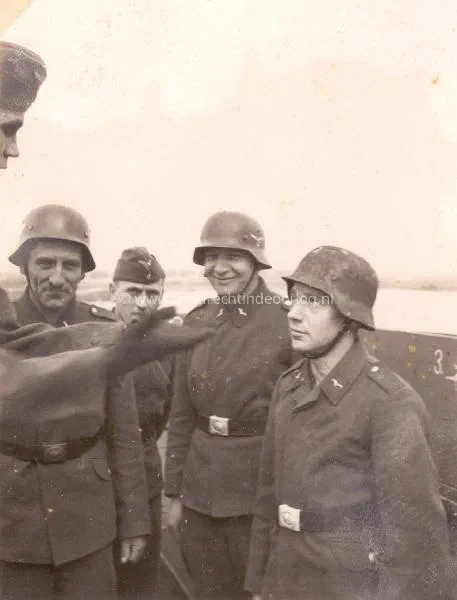 49. Oefening op de verkeersbrug van Moerdijk in 1940/41. image