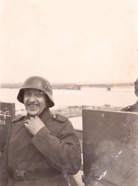 51. Oefening op de verkeersbrug van Moerdijk in 1940/41. image