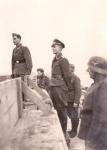 54. Foto's maken op de verkeersbrug van Moerdijk in 1940/41. thumbnail