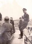 55. Foto's maken op de verkeersbrug van Moerdijk in 1940/41. thumbnail