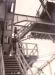 61. Foto's maken op de verkeersbrug van Moerdijk in 1940/41. thumbnail