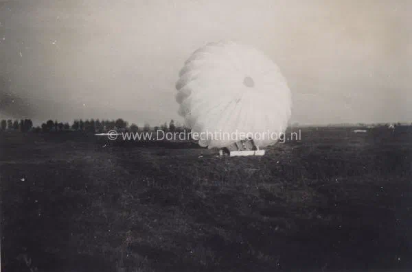 19. Foto's opnames Duitse propagandafilm "Sprung in den Feind". image