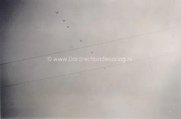 28. Foto's opnames Duitse propagandafilm "Sprung in den Feind". image