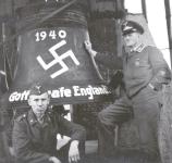 11. Duitse soldaten bij een kerkklok tijdens de tweede wereldoorlog. thumbnail