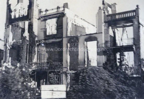 19. Mogelijk een gebouw met oorlogsschade in Dordrecht tijdens de tweede wereldoorlog. image
