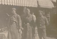 23. Duitse militairen mogelijk op het Bagijnhof. thumbnail