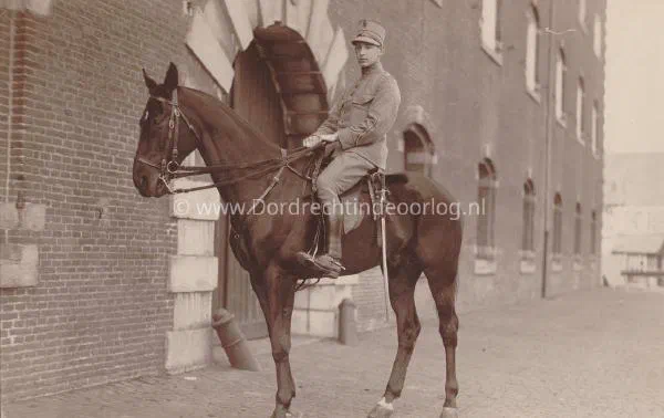 25. Nederlandse militair te paard in Dordrecht in 1929. image