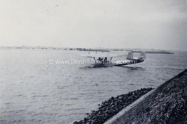 1. Dornier 24K Vliegboot van de Marine Luchtvaart Dienst bij Willemsdorp voor het uitbreken van de tweede wereldoorlog. image