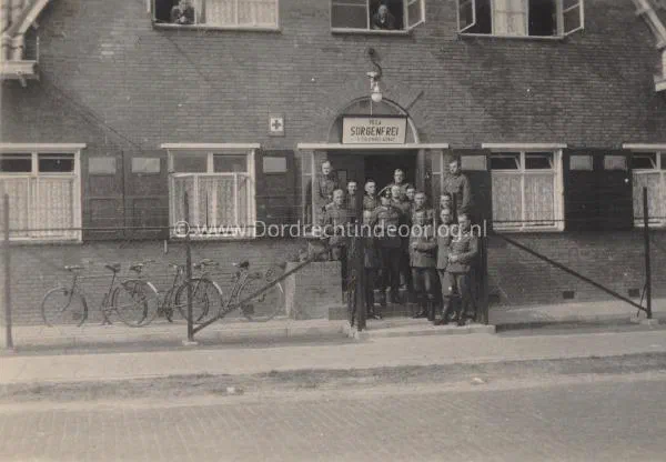 11. De voormalige politietroepenkazerne in Willemsdorp in gebruik door Duitse militairen image