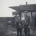 5. Duitse soldaten bij hotel Waterloo in Willemsdorp tijdens de tweede wereldoorlog. thumbnail