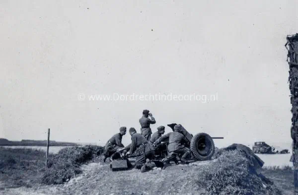 6. Duitse soldaten met PAK gechut tijdens de tweede wereldoorlog bij Willemsdorp. image
