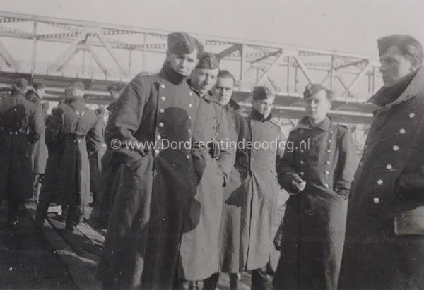 2. German soldiers on a ship near the Zwijndrecht bridges over the Oude Maas image