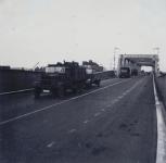 2. Een Duits voertuig rijdt over de verkeersbrug van Zwijndrecht tijdens de tweede wereldoorlog thumbnail