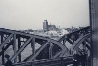 7. Op de Zwijndrechtse brug tijdens de tweede wereldoorlog. thumbnail